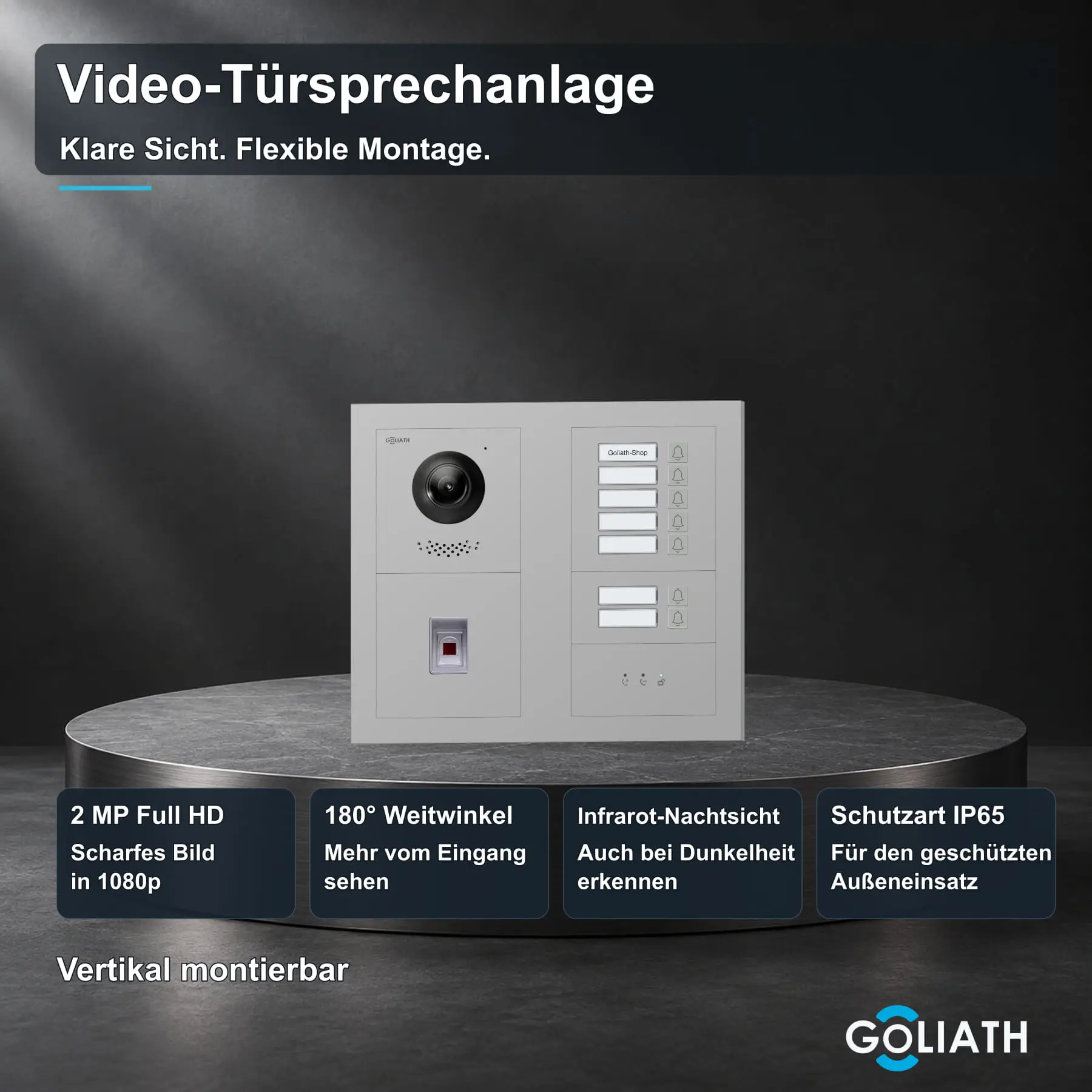 Goliath Premium-Line-Außenstation in Silber mit Kamera, 7 Klingeltasten, Fingerprint-Modul und Feedback-Anzeige. Zwei aufrechte Modulspalten nebeneinander auf Naturstein.