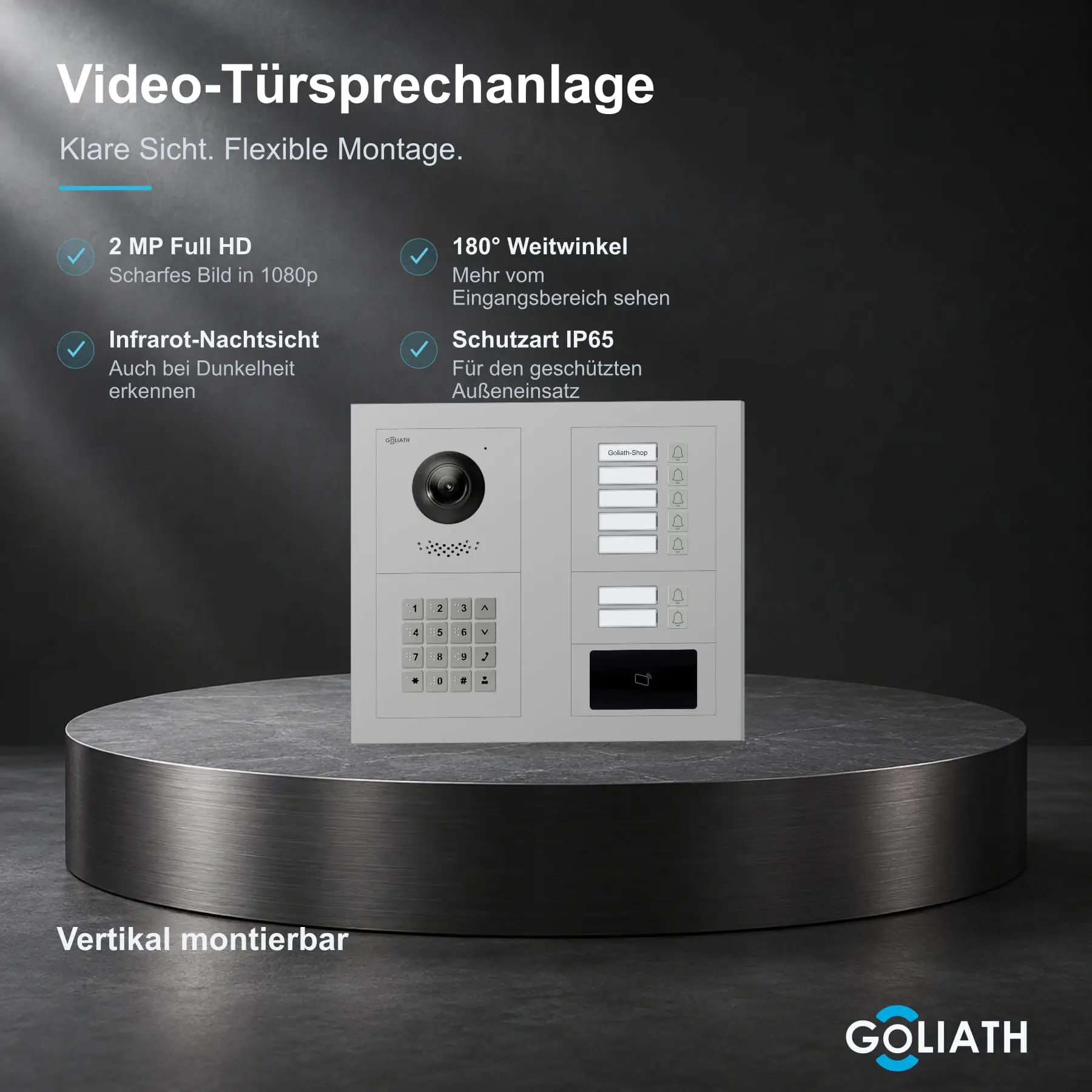 Goliath Premium-Line-Außenstation in Silber mit Kamera, 7 Klingeltasten, Zahlencode-Tastatur und RFID-Leser. Zwei aufrechte Modulspalten nebeneinander auf Naturstein.